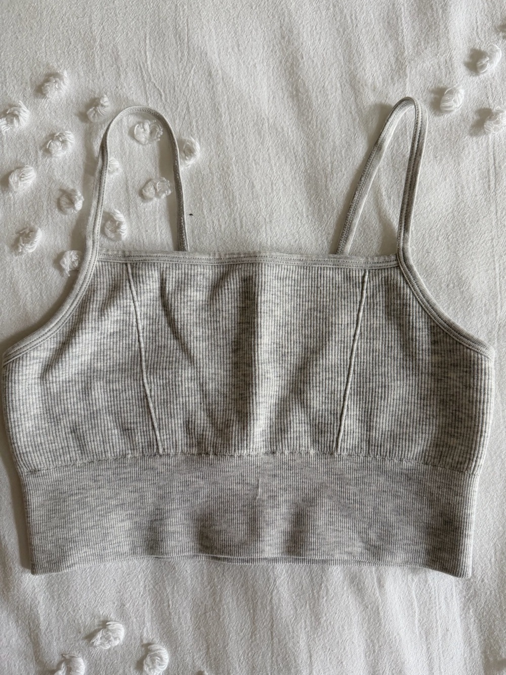 Fabletics - CLOUD SEAMLESS MIDI BRALETTE 

SIZE: XS
COLOR: SOFT HEATHER GREY